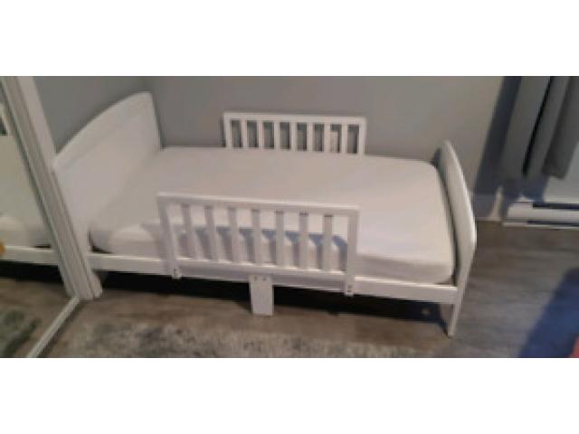 Lit De Transition En Bois Blanc Bouzedjar Icidz Annonces En Algerie